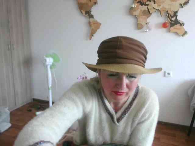 Lady_in_Red webcam