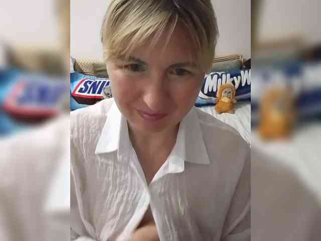Lady_in_Red webcam