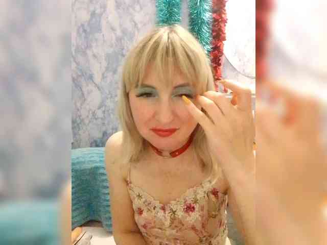 Lady_in_Red webcam