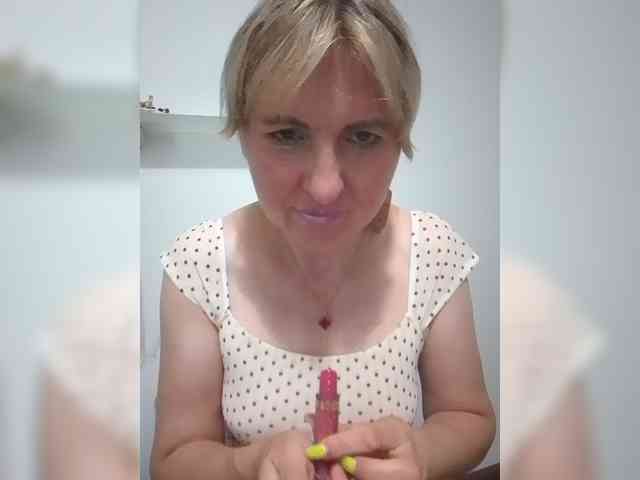 Lady_in_Red webcam