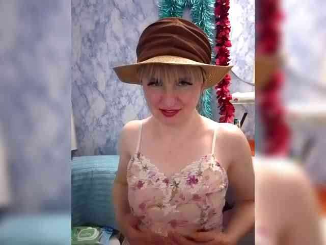 Lady_in_Red webcam