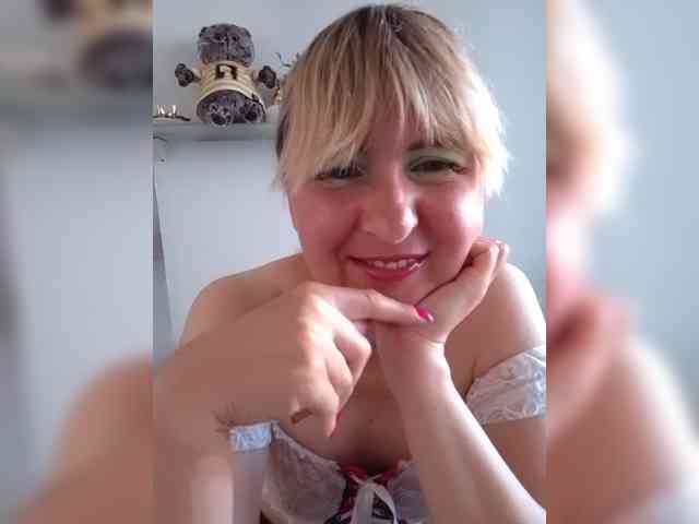 Lady_in_Red webcam