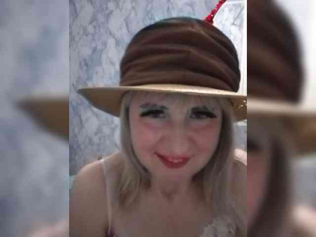 Lady_in_Red webcam