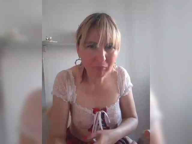 Lady_in_Red webcam