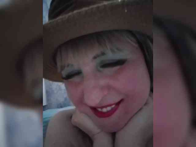 Lady_in_Red webcam