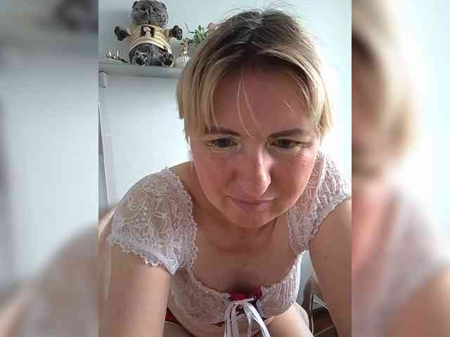 Lady_in_Red webcam