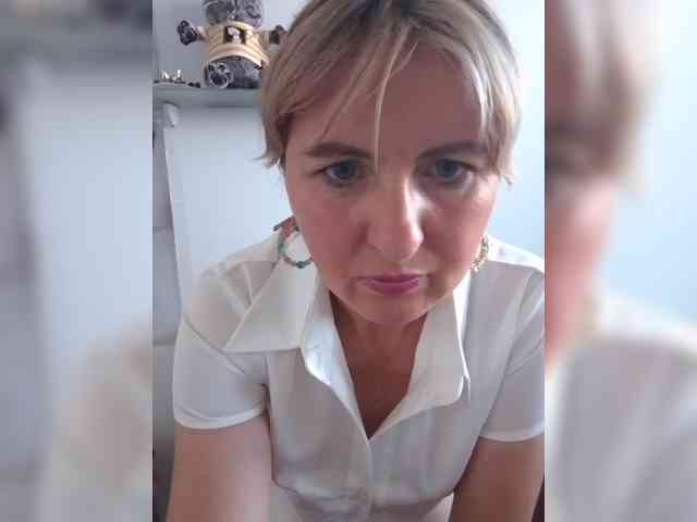 Lady_in_Red webcam