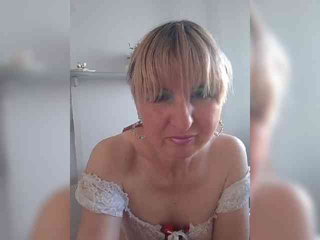 Lady_in_Red webcam
