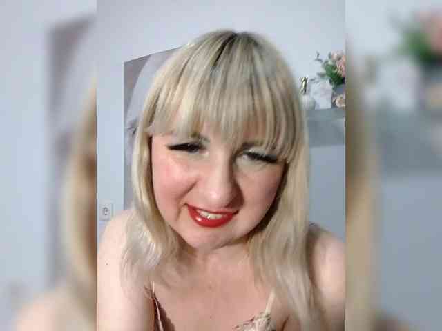 Lady_in_Red webcam