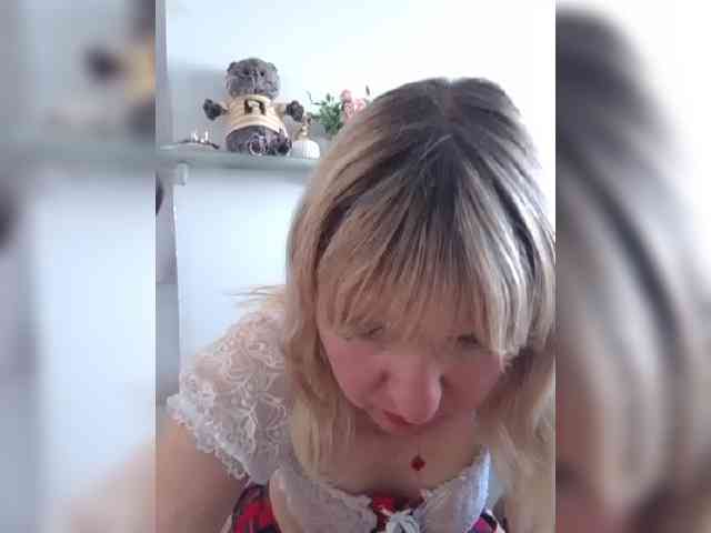 Lady_in_Red webcam
