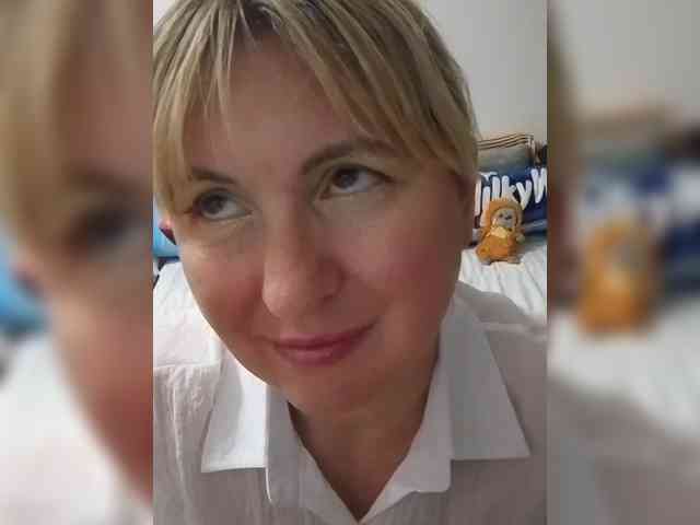 Lady_in_Red webcam