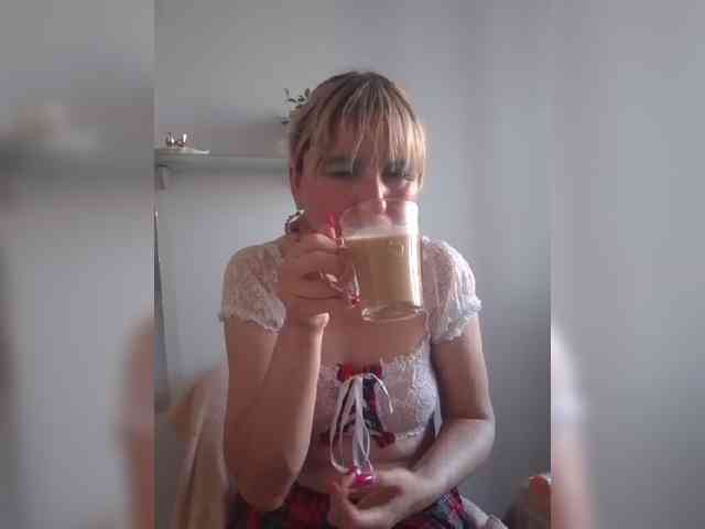 Lady_in_Red webcam