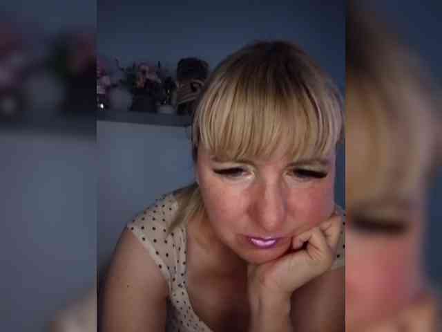 Lady_in_Red webcam