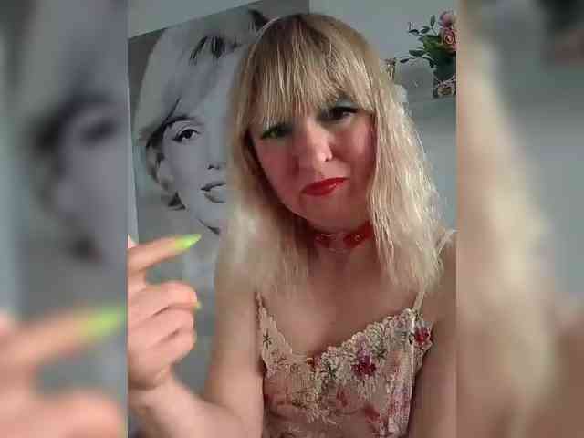 Lady_in_Red webcam