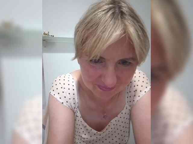 Lady_in_Red webcam