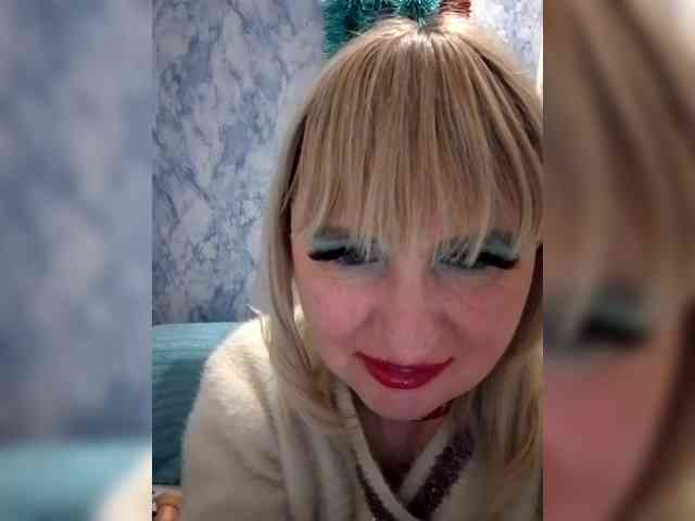 Lady_in_Red webcam