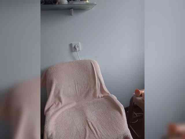Lady_in_Red webcam