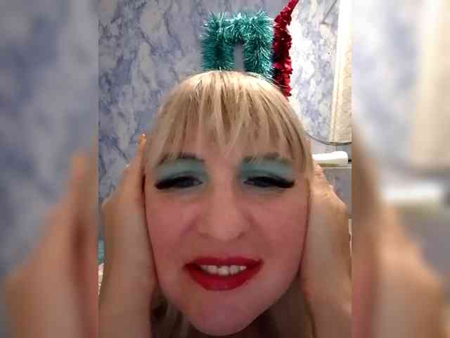 Lady_in_Red webcam
