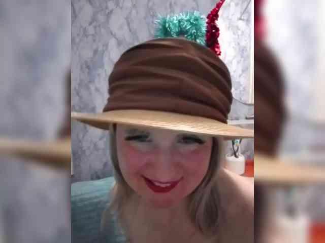 Lady_in_Red webcam
