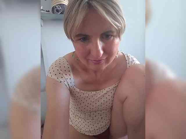 Lady_in_Red webcam