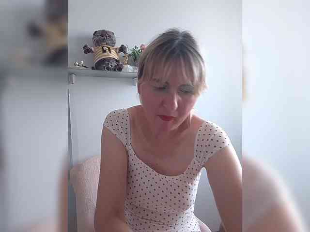 Lady_in_Red webcam