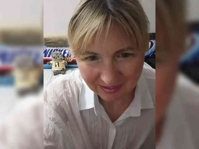 Lady_in_Red webcam