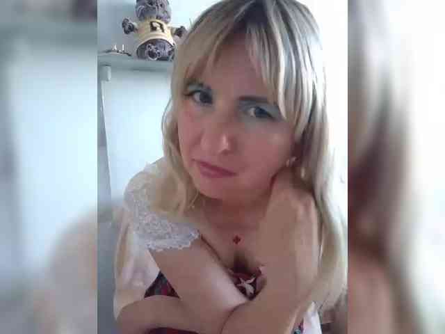 Lady_in_Red webcam