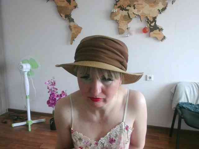 Lady_in_Red webcam