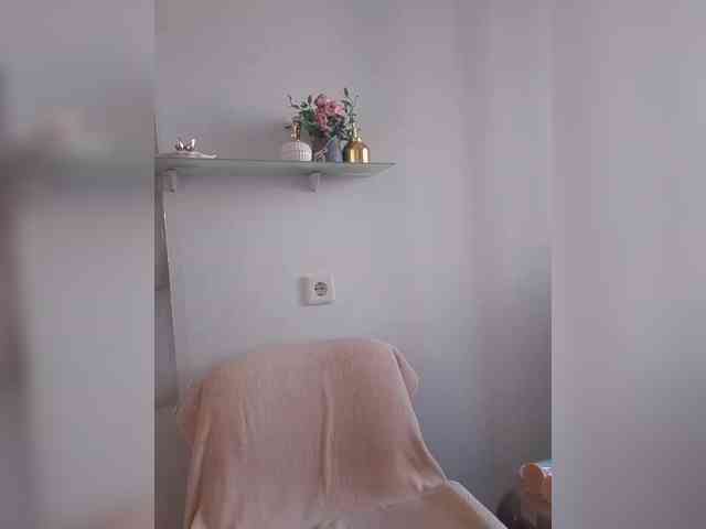 Lady_in_Red webcam