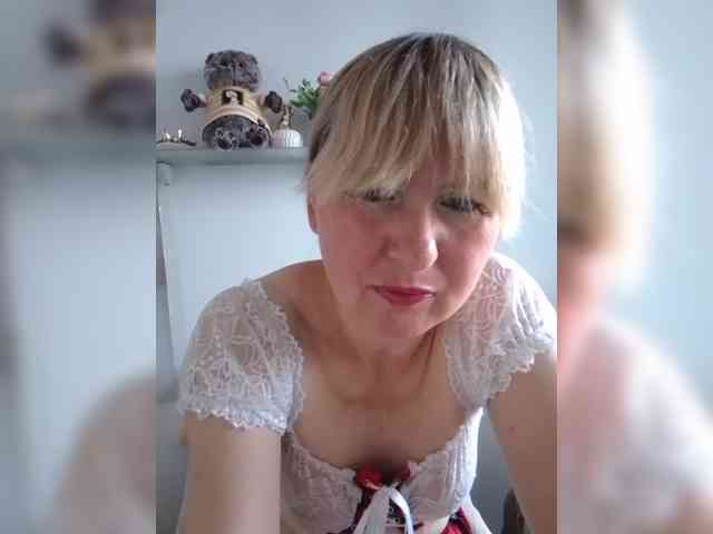 Lady_in_Red webcam