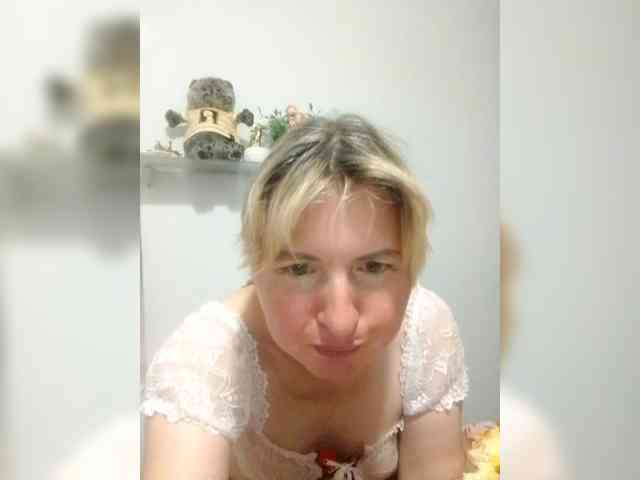 Lady_in_Red webcam
