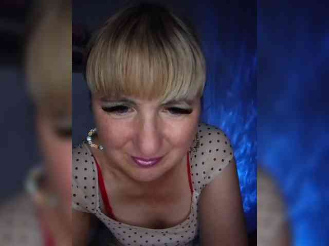 Lady_in_Red webcam