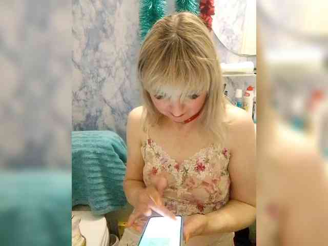 Lady_in_Red webcam