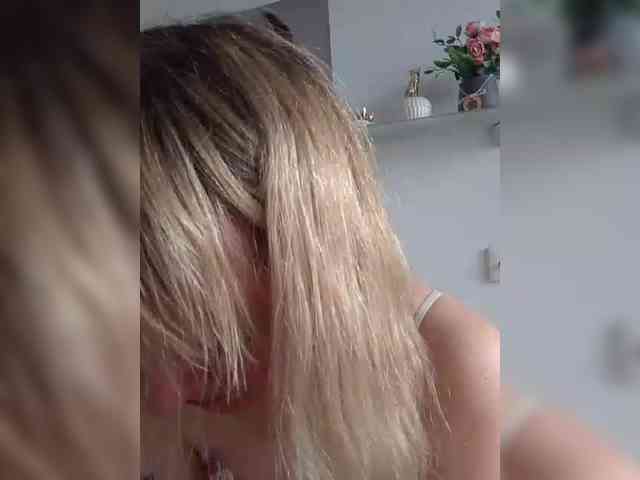 Lady_in_Red webcam