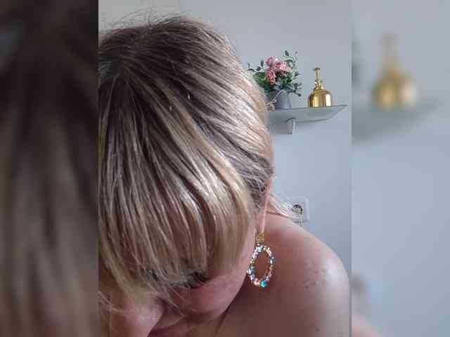 Lady_in_Red webcam