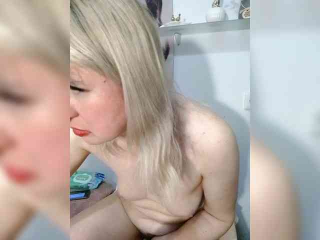 Lady_in_Red webcam