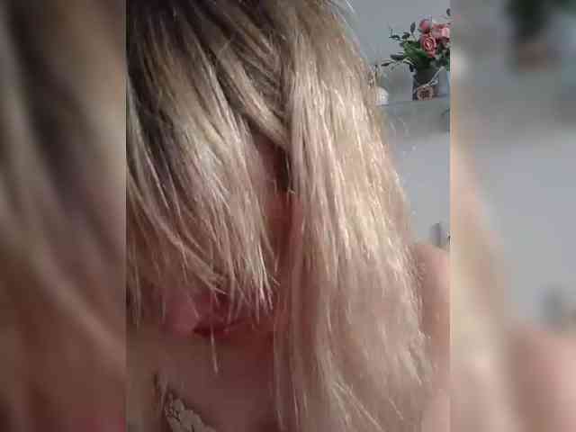 Lady_in_Red webcam