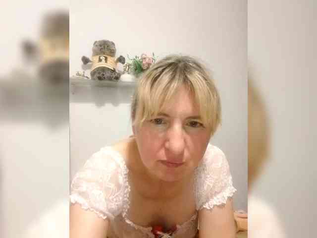 Lady_in_Red webcam