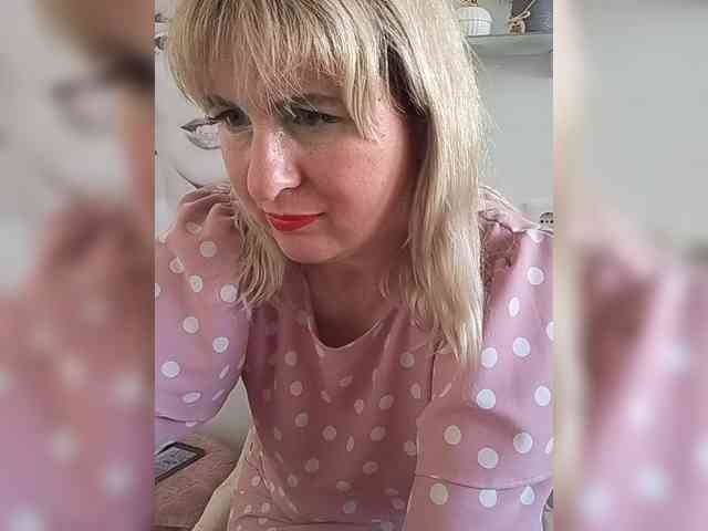 Lady_in_Red webcam