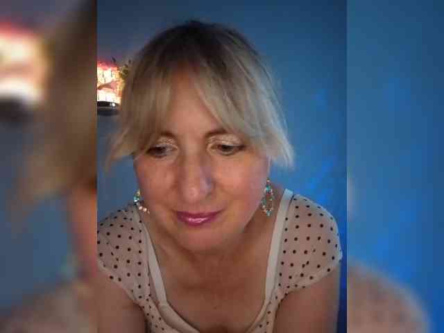 Lady_in_Red webcam
