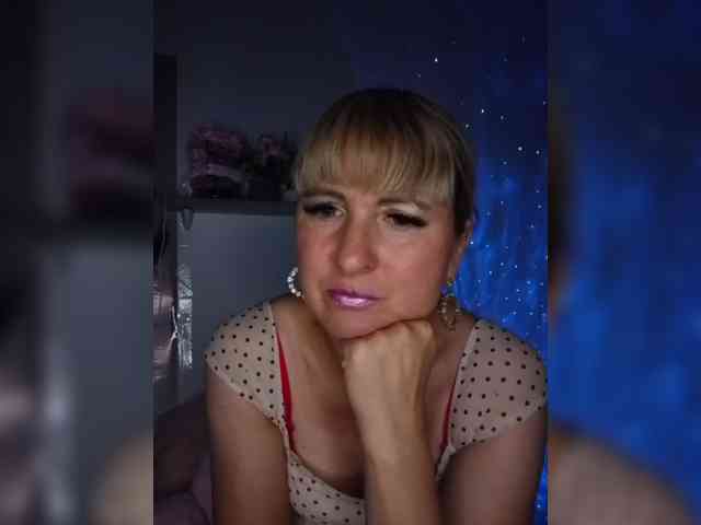 Lady_in_Red webcam
