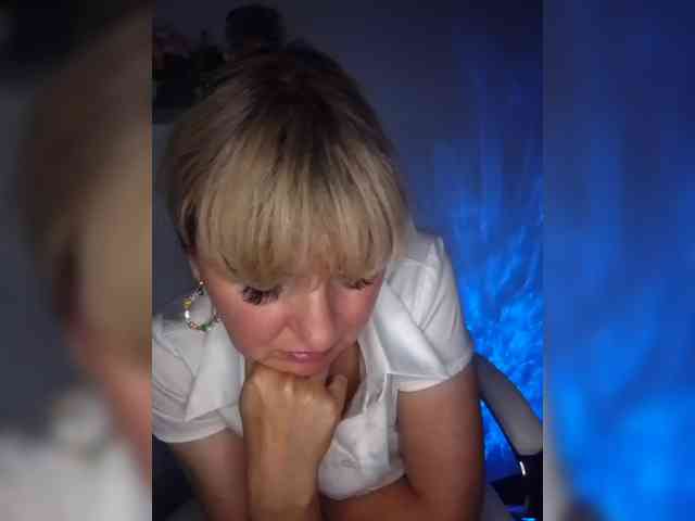 Lady_in_Red webcam