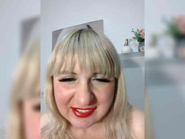 Lady_in_Red webcam