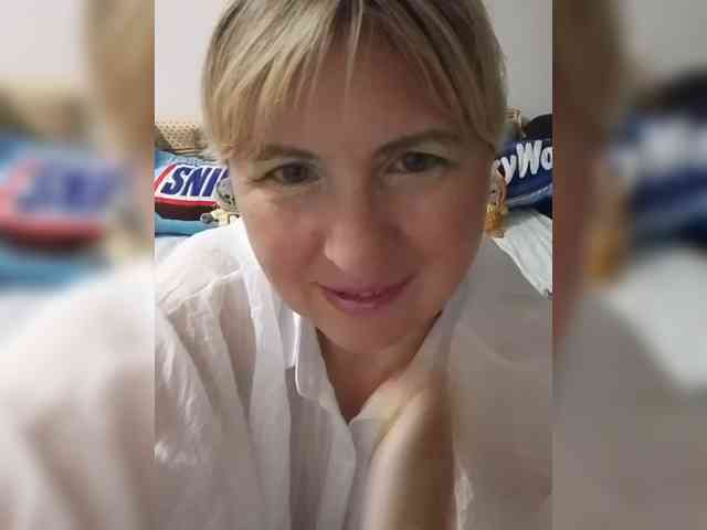 Lady_in_Red webcam