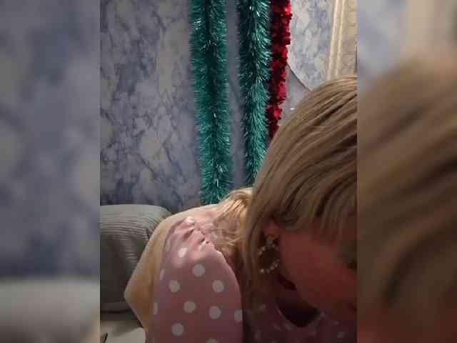 Lady_in_Red webcam