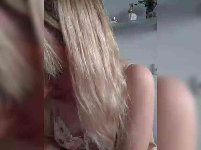 Lady_in_Red webcam
