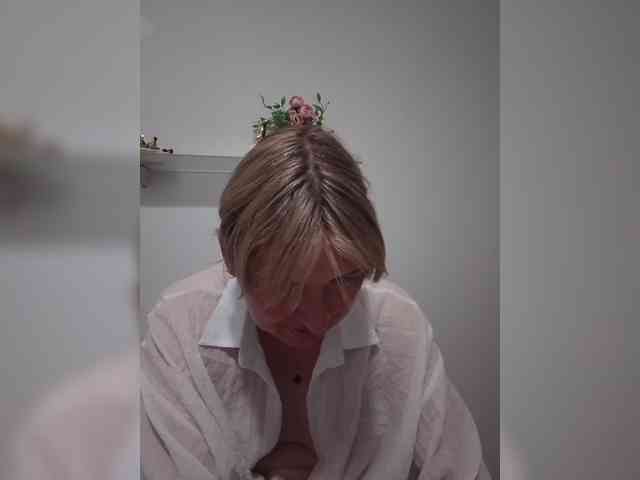 Lady_in_Red webcam