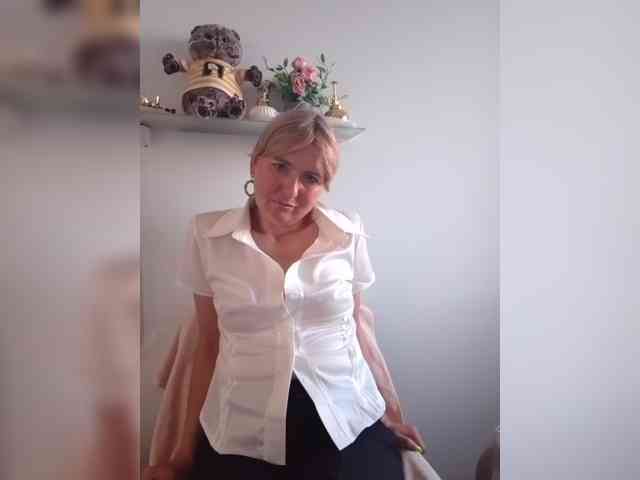 Lady_in_Red webcam