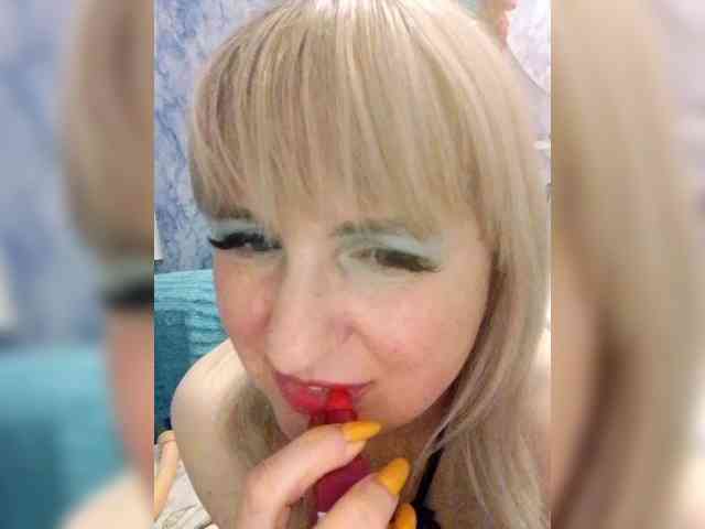 Lady_in_Red webcam