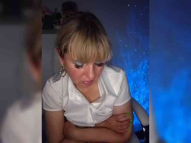 Lady_in_Red webcam